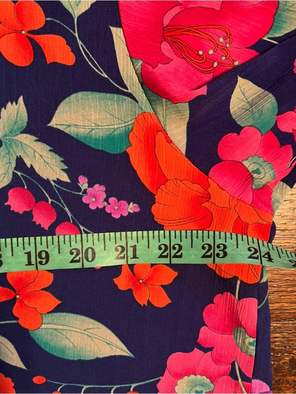 Victorias Secret floral short sleeve night shirt. Button front size M/L